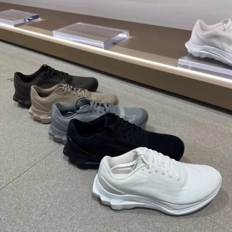 Designer Men's and Women's Same Style Fashionable Sports and Leisure Outdoor Lightweight, Breathable and Versatile Running Shoes