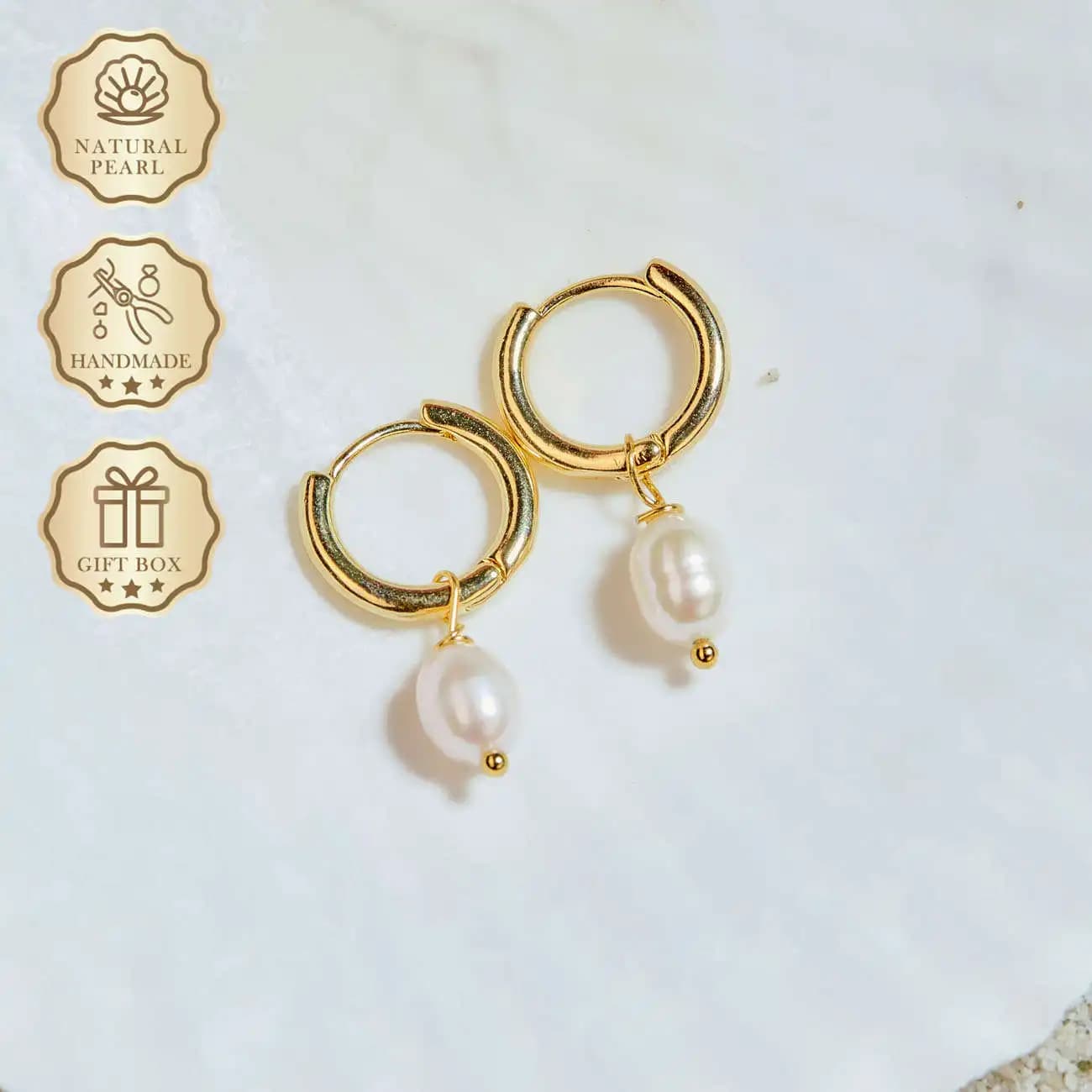 MYSOYA Orecchini di perle d'acqua dolce di riso bianco, perle naturali da 6-7 mm con accenti dorati, confezione regalo, regalo perfetto per compleanno/anniversario