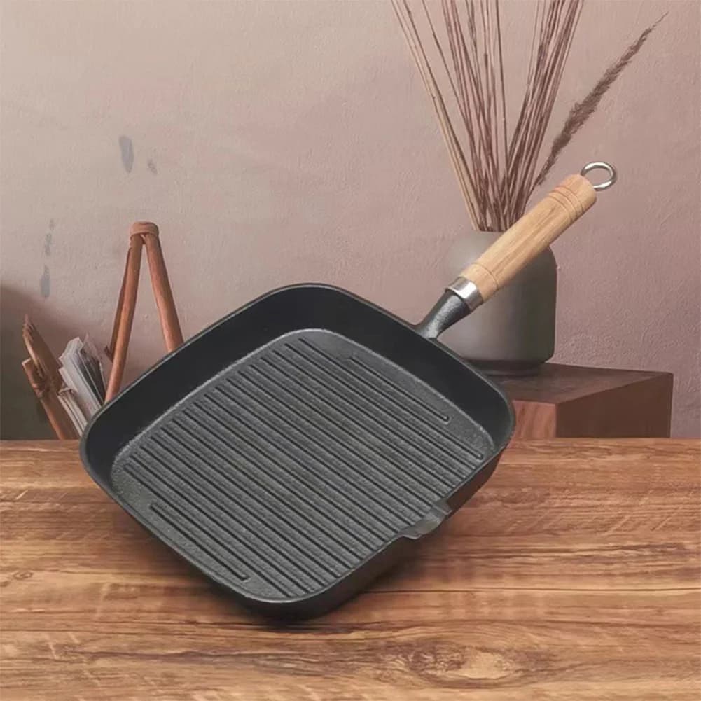 Iron Skillet Steak Pan with Wooden Handle Uncoated Non-stick Frying Pan Cooking Pot Camping Indoor and Outdoor Use