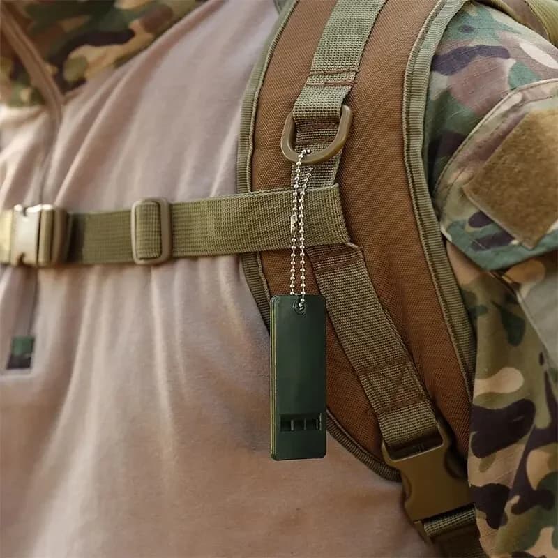 Fischio di soccorso esterno Segnale di emergenza ad alto volume a tre frequenze Fischio di sopravvivenza a tono alto Attrezzatura di sicurezza portatile multi-audio