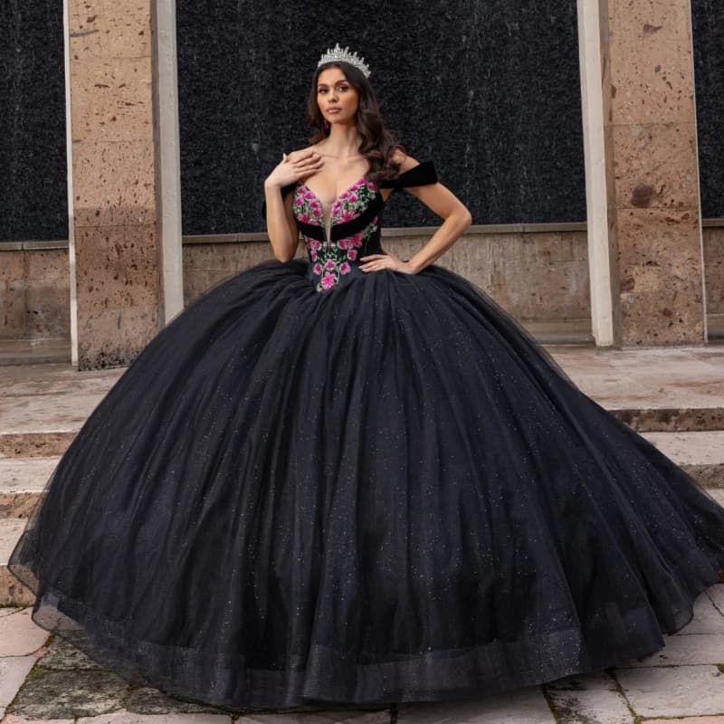 Nero lucido Abiti stile Quinceanera Abito da ballo con spalle scoperte Applique Perline di pizzo Tull Festa di compleanno Dolce 16 Dres Abiti 15