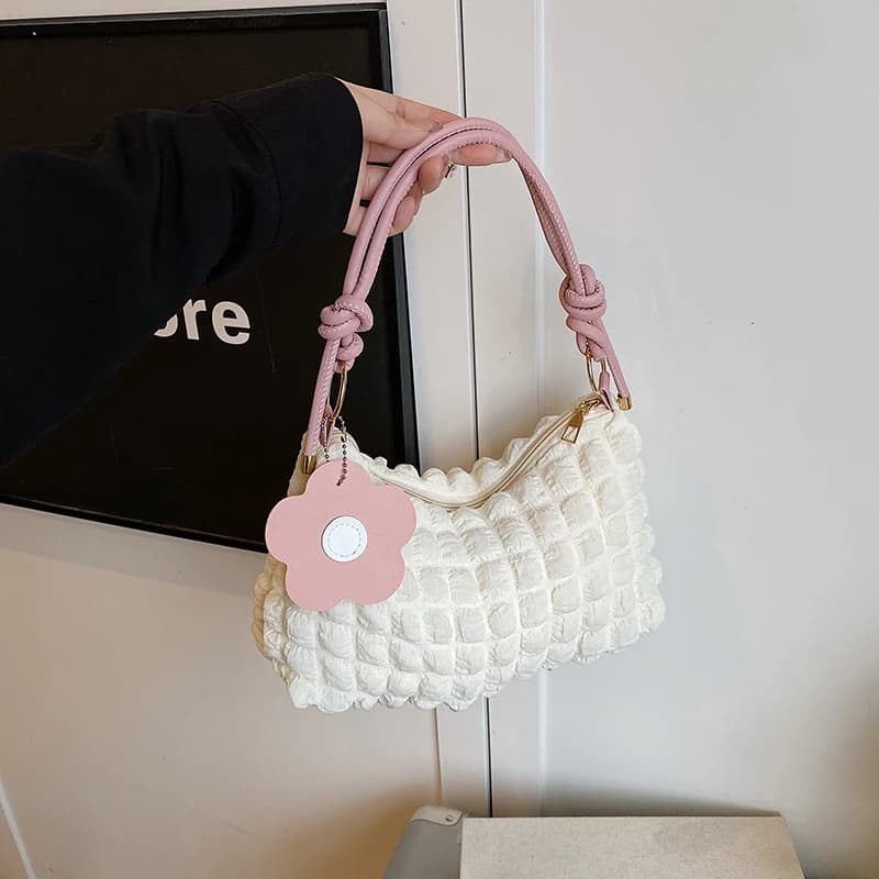 Borsa a Tracolla Effetto Bolle per Donna, in Ecopelle Tinta Unita con Charm Floreale Staccabile, Casual e Versatile