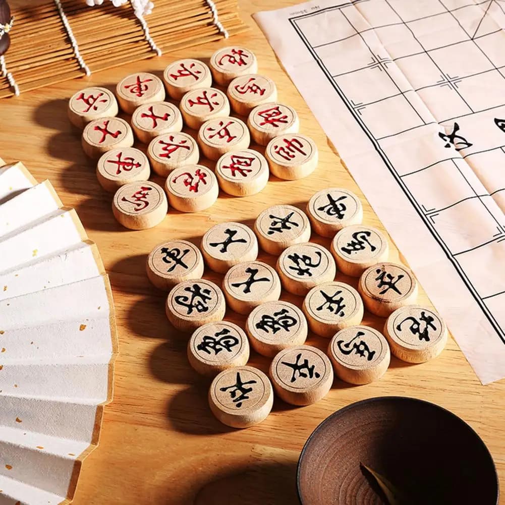 Pezzi degli scacchi tradizionali cinesi in legno Set di scacchi tradizionali cinesi Xiangqi con pezzi in legno Tavola di plastica per adolescenti