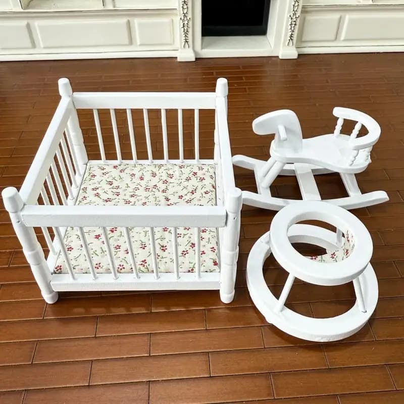 1:12 Miniature di case delle bambole Box Letto per bambini Cavallo di troia Girello Modello per la casa delle bambole Decor Bambini Giochi di imitazione Giocattoli Regalo