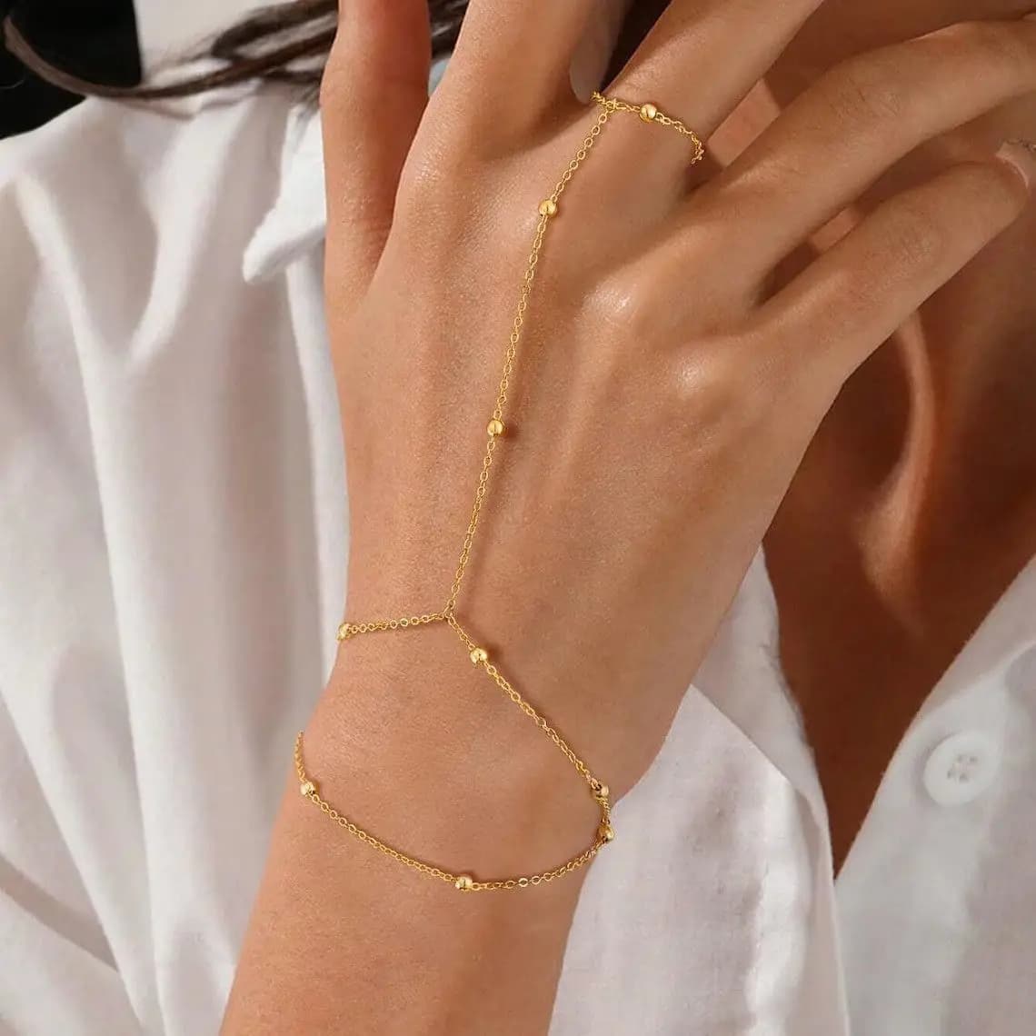 Bracciale Minimalista Placcato Oro con Anello Perlato, Delicato Braccialetto Regolabile, Gioiello Elegante e Versatile per Uso Quotidiano Femminile