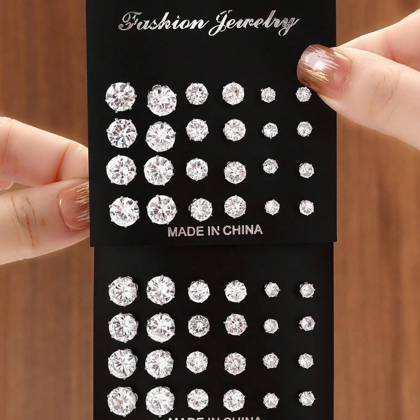 12 pairs of decorative earrings with luxurious zircons, simple, bright and loadable are suitable for gifts for parties and couples
