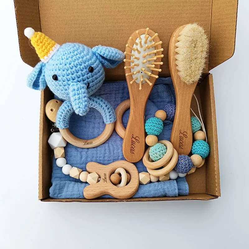 Nome personalizzato in legno Spazzola per capelli per la cura del bambino Set di massaggiagengive per sonaglio per bambini in pura lana naturale Massaggiatore per neonati Doccia e regalo per registrare
