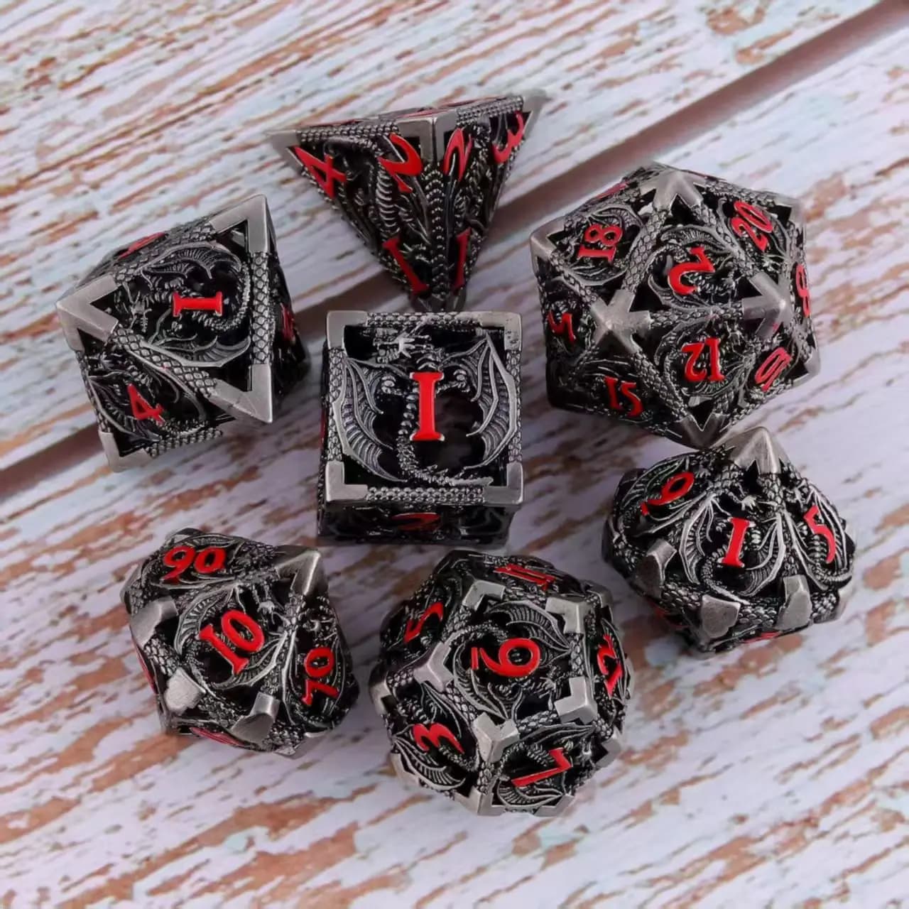 Dadi del drago volante Set di dadi in metallo cavo Dadi poliedrici D20 DND Set di dadi per giochi da tavolo Dungeon and Dragons Set di dadi RPG