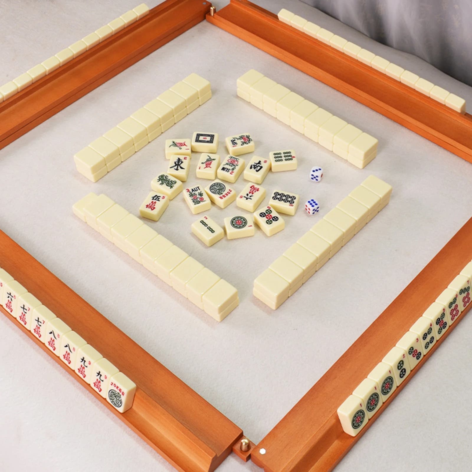 4 pezzi Mahjong Game Rack Solido facile da usare Asta di spinta liscia 2 in 1 Funzionalità Amanti Regalo per le vacanze Riunioni di famiglia Festa