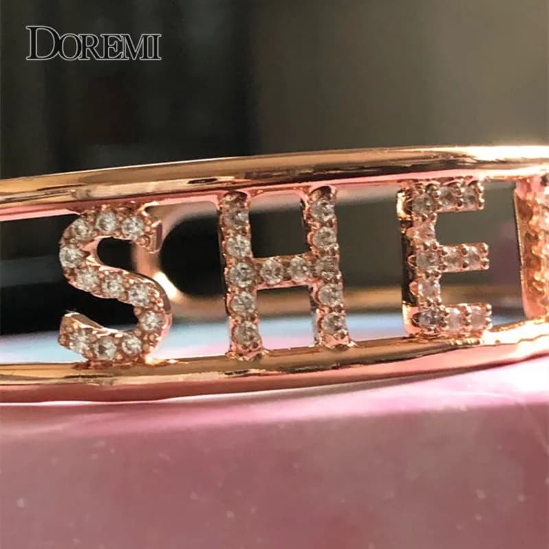 DOREMI Bracciale con nome cavo in cristallo con lettera da 9 mm con bracciale con barra in pietra Nome personalizzato Braccialetti personalizzati con strass per regalo