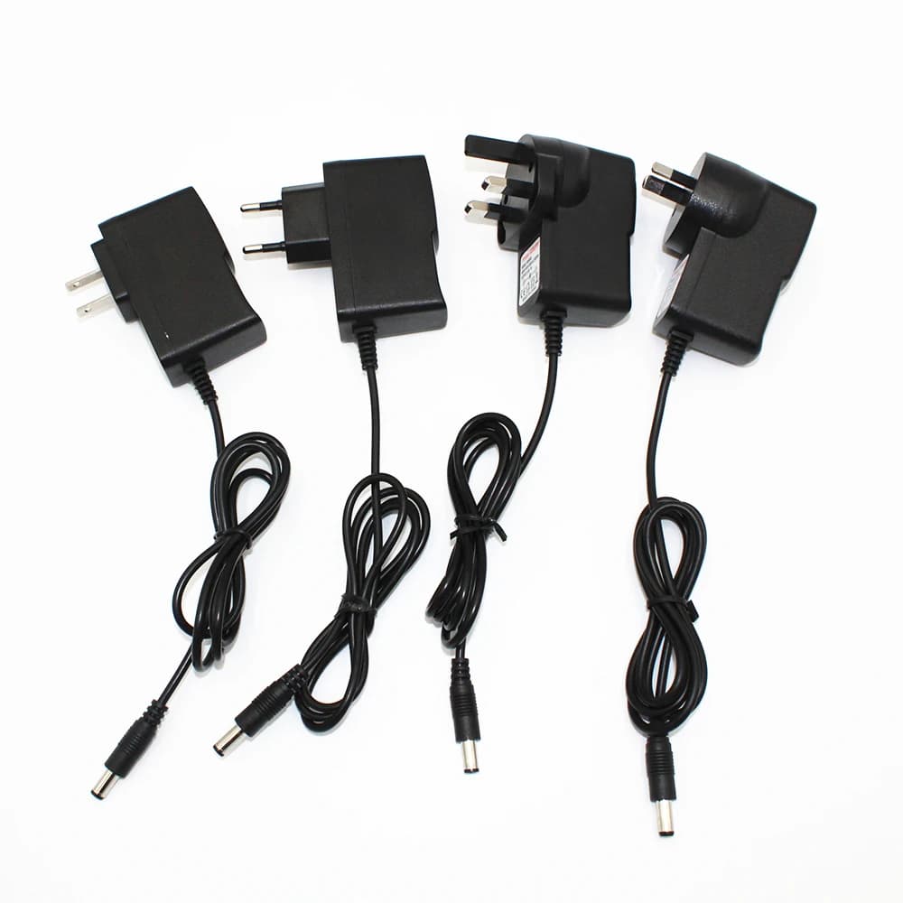 Adattatore di alimentazione per caricabatterie 8.4V 1A per torcia a LED batteria per torcia elettrica per bicicletta