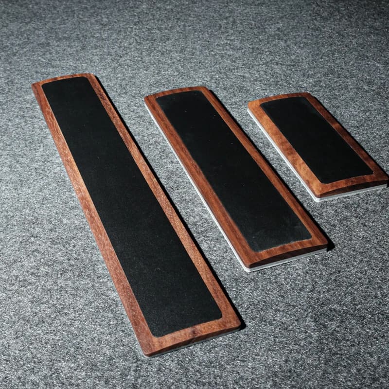 Woody woody poggias in bovina leather for mechanical keyboard resting in black walnut anti-slip eco-friendly game keyboard