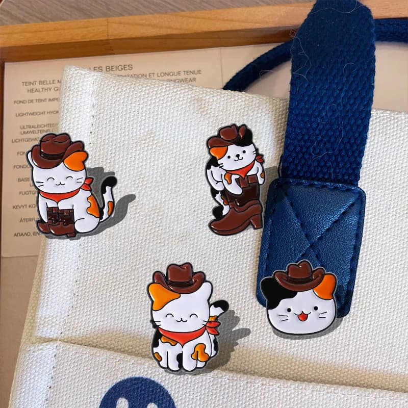 Spilla con ciondolo per abbigliamento borsa personalizzata con distintivo in metallo per gatti neri in vaso di piante di cartone animato