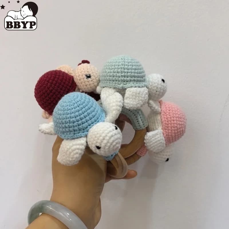 Fatto a mano all'uncinetto cartone animato tartaruga marina animale bambino sonaglio giocattoli sicuro legno di faggio neonato Handhold anello di dentizione massaggiagengive