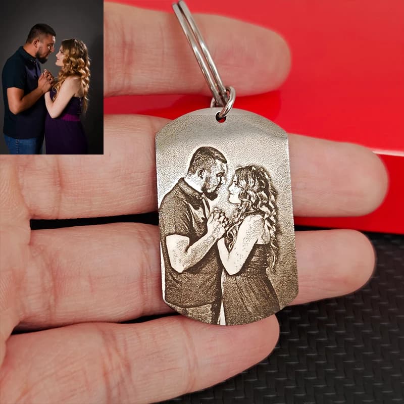 Portachiavi personalizzato per coppia di San Valentino Portachiavi con ciondolo con foto incise al laser personalizzato Regalo di anniversario in acciaio inossidabile