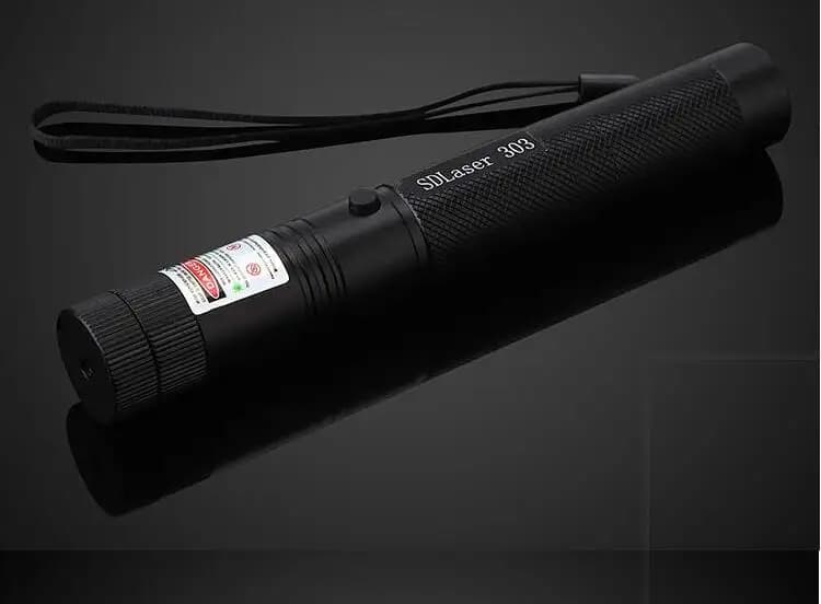 Mini NUOVO puntatore divertente Nessuna batteria Puntatore laser portatile Torcia da allenamento a LED Torcia giocattolo per gatti Torcia elettrica Indicatore laser verde