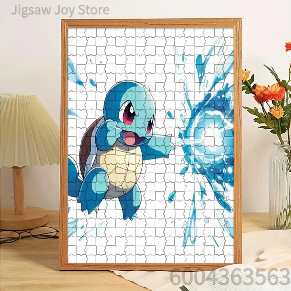 Puzzle di carta con immagine di Squirtle in posizione di attacco acquatico, gioco di logica