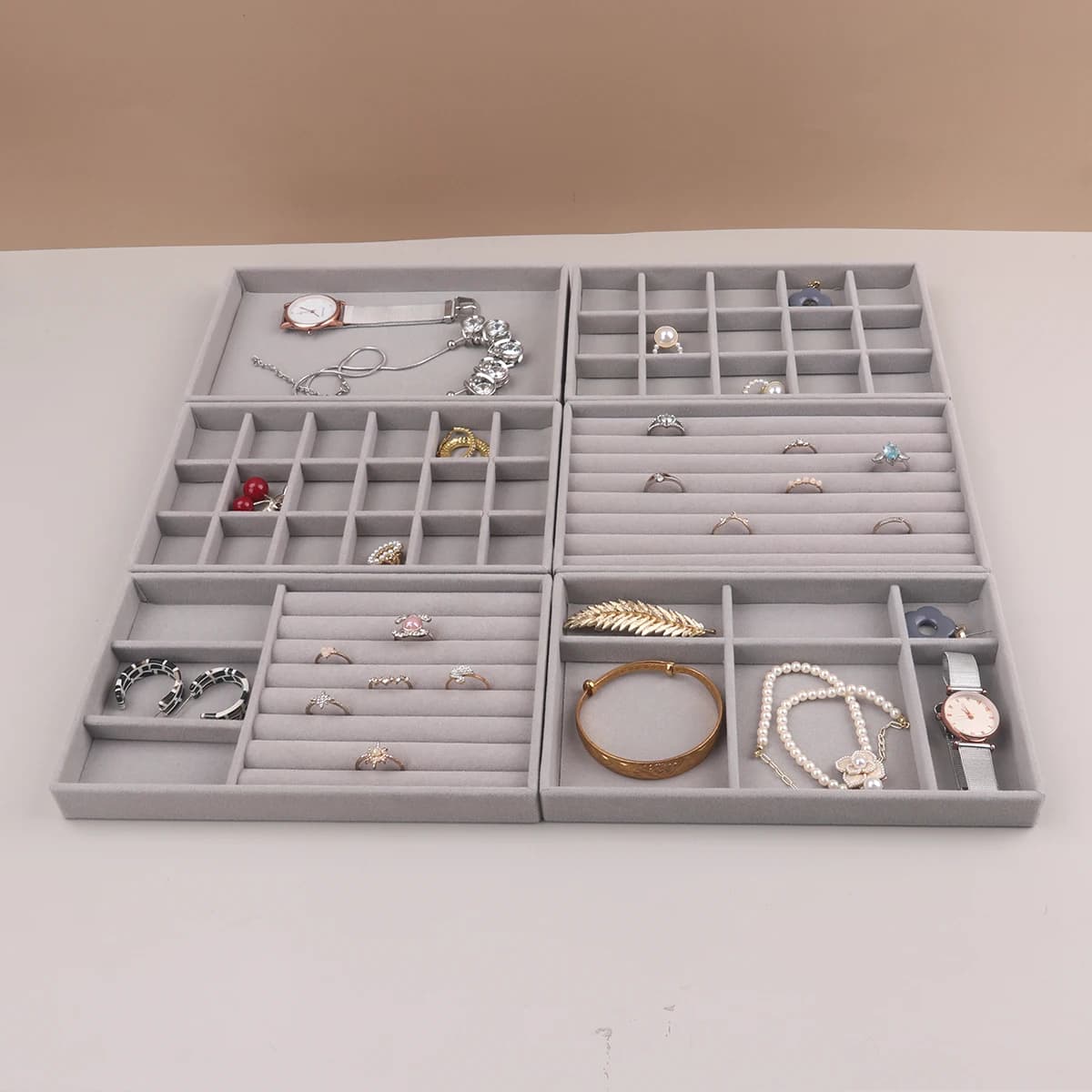 Espositore per Gioielli in Velluto Impilabile, Porta Gioielli Squisito, Organizzatore Portatile per Anelli, Orecchini e Collane