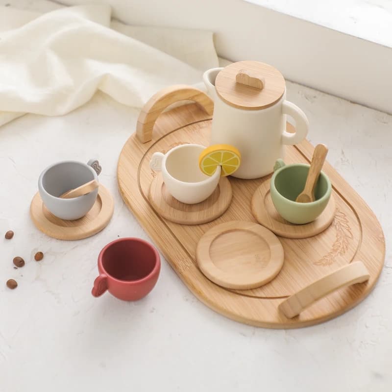 Giocattoli in legno per bambini che giocano a casa Set da tè pomeridiano Tazza in silicone Piatto di tazza di legno Vassoio Modello Puzzle Giocattoli per bambini Giocattolo Montessori
