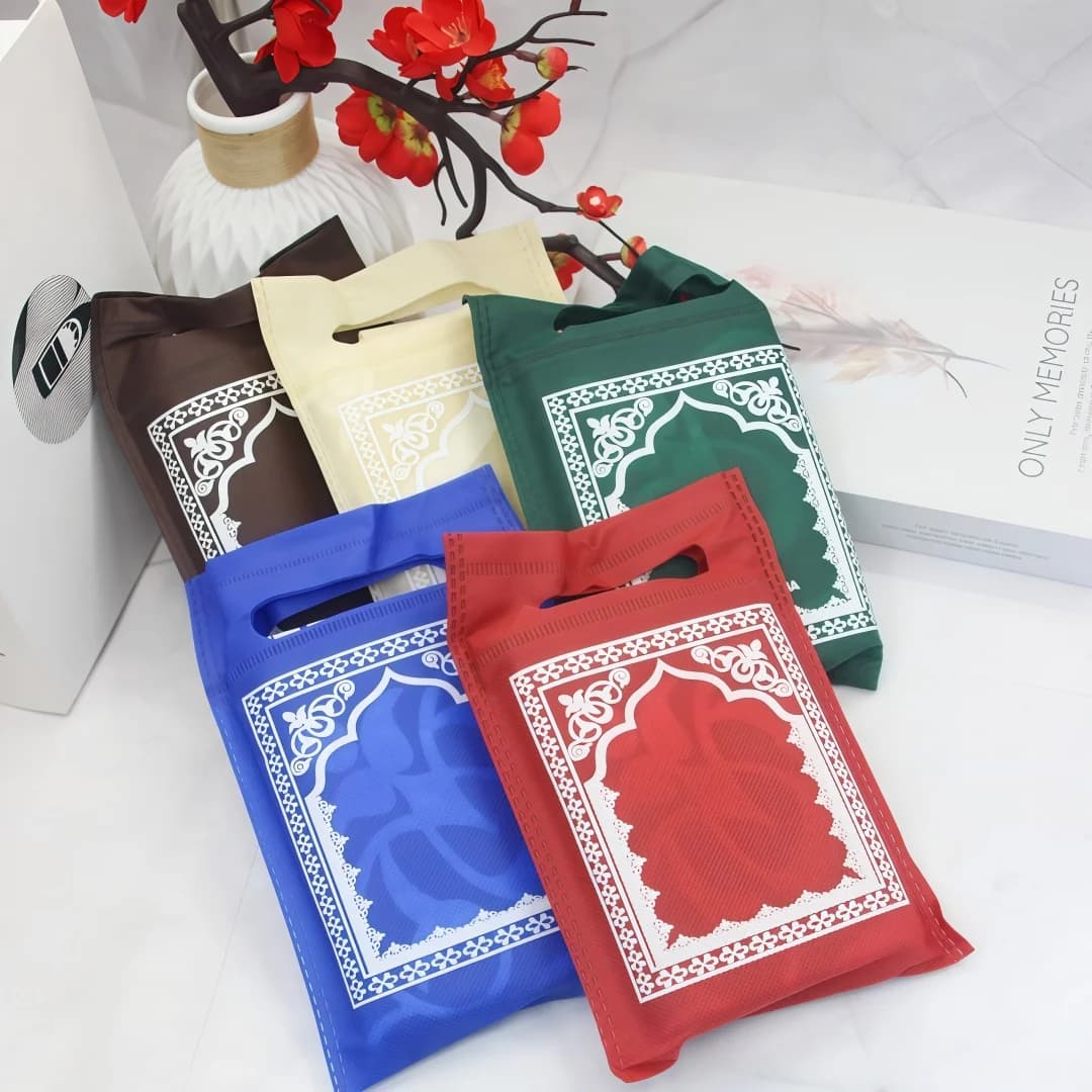 Portable Muslim Prayer Carpet Prayer Carpet Travel Rain Fabric Prayer Carpet for Islamic cult Pocket wandering Mat