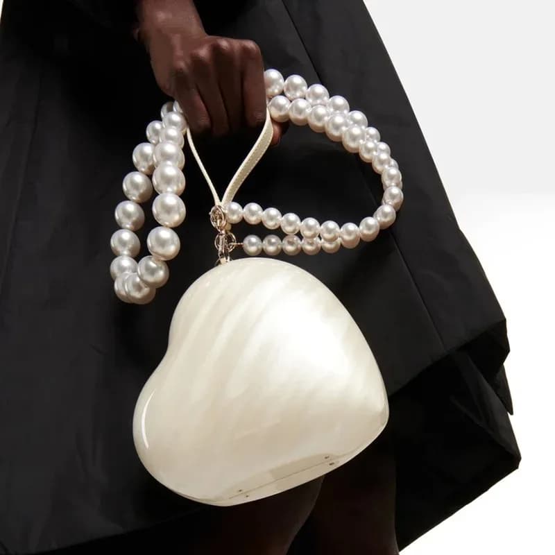 Evening bag with hearts in acrylic fashion Pearl chains Shoulder bags with shoulder strap Luxury evening bag Girls party bags 2025