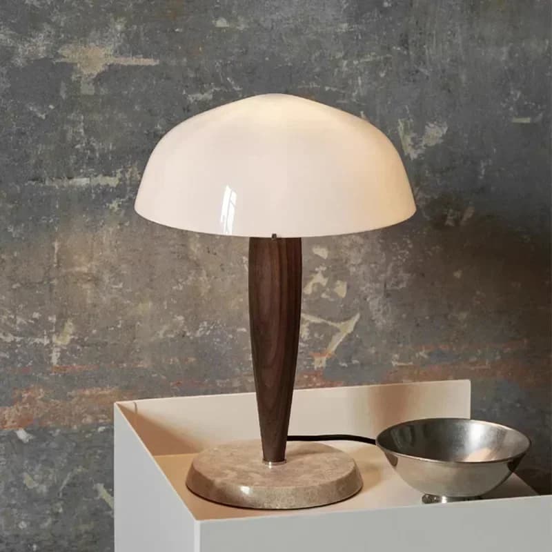 Lampada da tavolo danese nordica lampada da scrivania in legno di noce per camera da letto Hotel soggiorno Base in marmo paralume in vetro lampada da tavolo di design