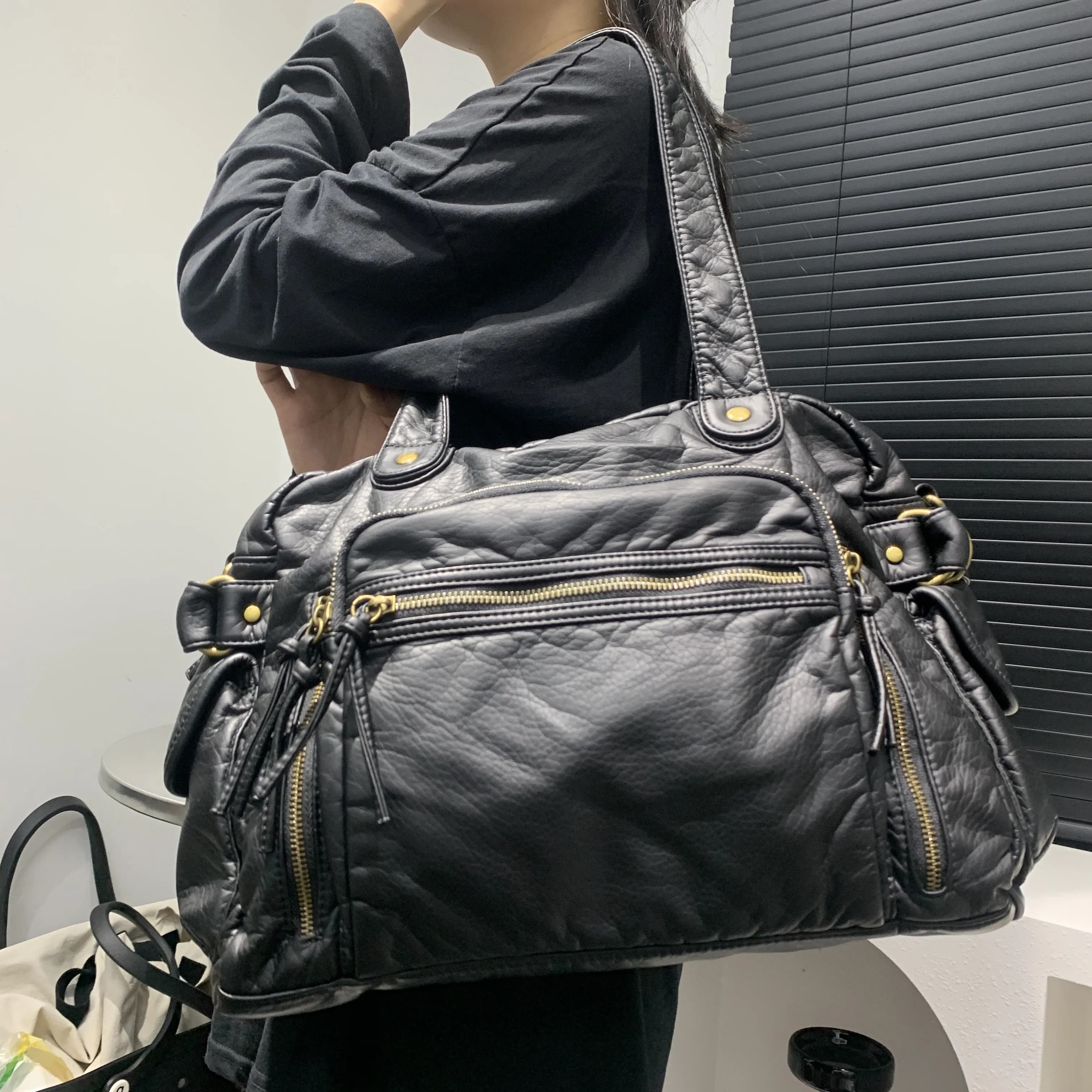 Fashionable Retro Tote Bag Women's Fashion Large Capacity Shoulder Bag PU Y2K Multi-task punk Shoulder Bag