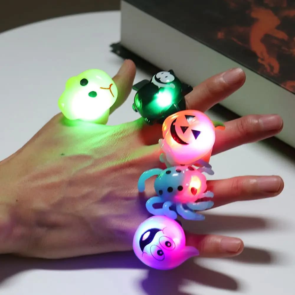 Dimmer Antistress Party Bat Pumpkin Anelli di Halloween femminili Luce incandescente a LED Gioielli per feste di Halloween Anelli per dita in stile coreano
