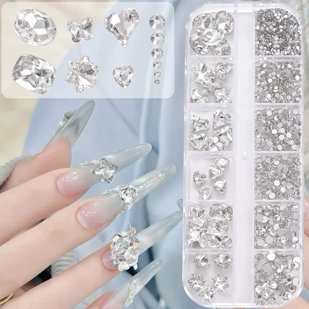 12 Griglia 3D Trasparente Nail Art Strass 12 Forma Mista Ovale, Farfalla, Cuore, Fiore, Diamante Rotondo Pendenti per Unghie Decorazione Nail Art Fai da Te
