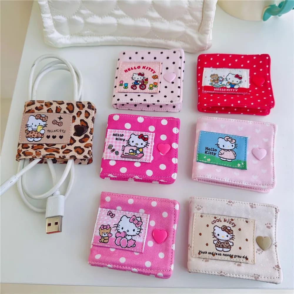 Organizzatore per Cavi in Tessuto Grande Fatto a Mano Sanrio Hello Kitty | Grazioso Clip Portacavi KT per Cavi di Ricarica | Avvolgitore di Fili Fai-da-Te