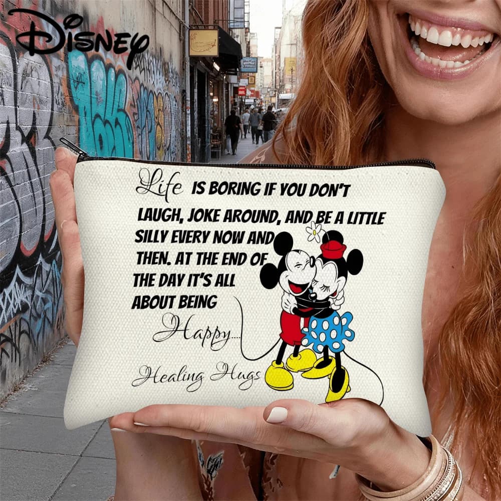 1 case for cosmetics inspired by Mickey and Minnie Mouse with the word "Life is Boring", ideal to store daily cosmetics and travel.