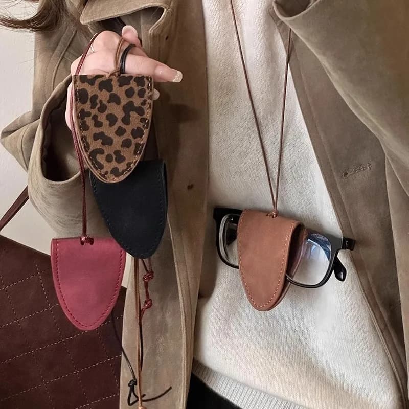 Leopard Eyewear Bag Pendant hanging on the neck Clip for glasses Pendant Clip for durable glasses Simple case for hanging on the neck