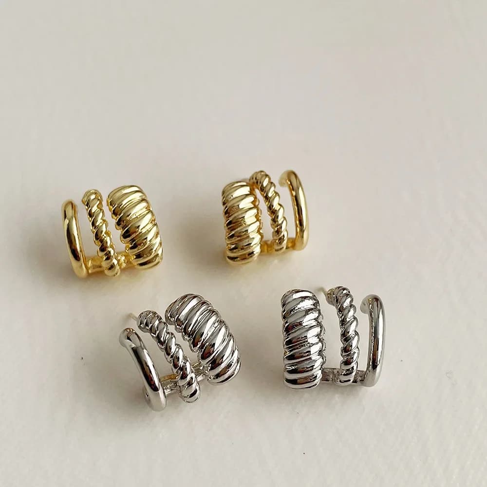 Coreano Design Sense francese Twist Metal Round Clip orecchini Color oro semplice piccolo cerchio Clip su orecchini per le donne Non forato