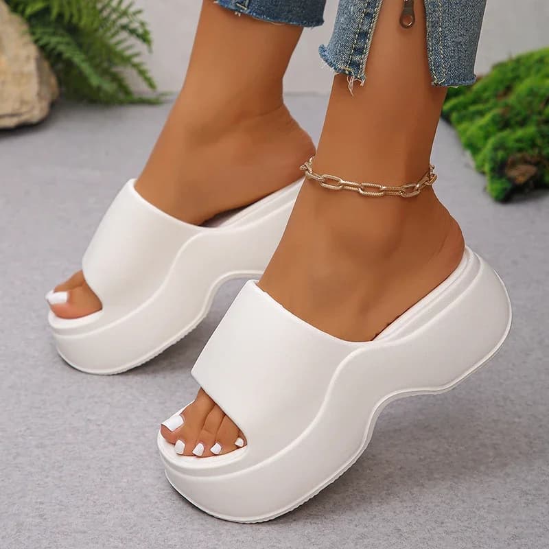 Slippers with big platform for woman Summer 2025 Comfortable sandals with wedge Solid anti-slip Shoes with thick sole in Eva
