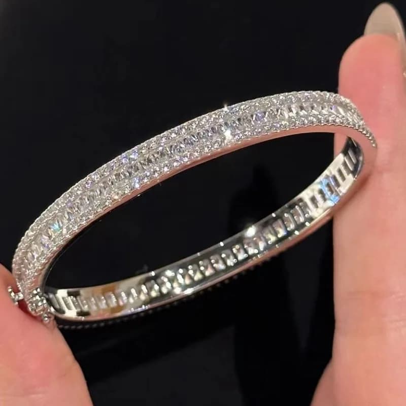 Bracciale quadrato in argento 925 di alta qualità con diamanti pieni per le donne Braccialetti squisiti di lusso e moda Regalo di gioielli da sposa