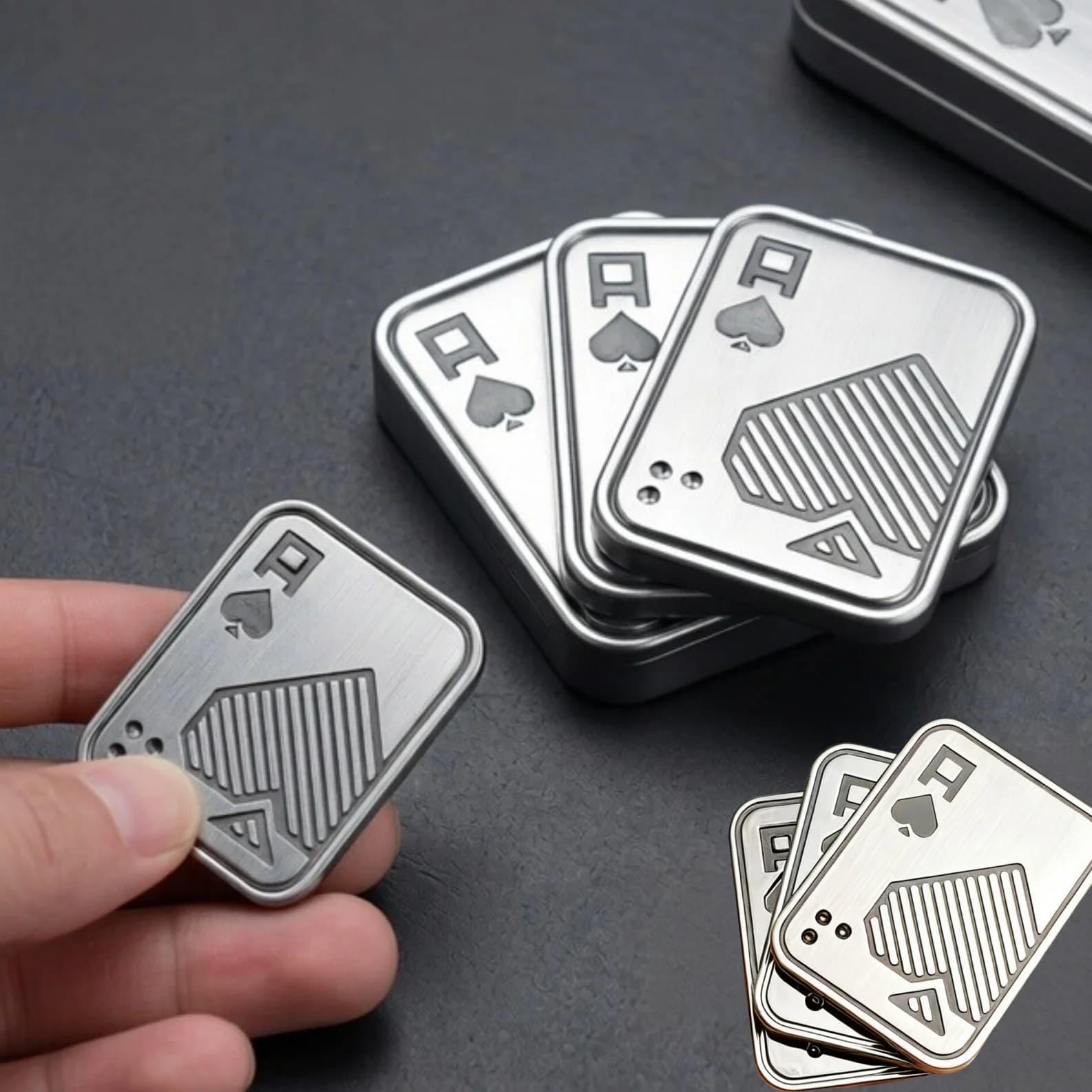 Giocattolo Antistress in Metallo a Tre Strati AAA Poker Fidget Slider, Strumento Portatile per Alleviare ADHD, Ansia e Stress per Adulti e Relax in Ufficio