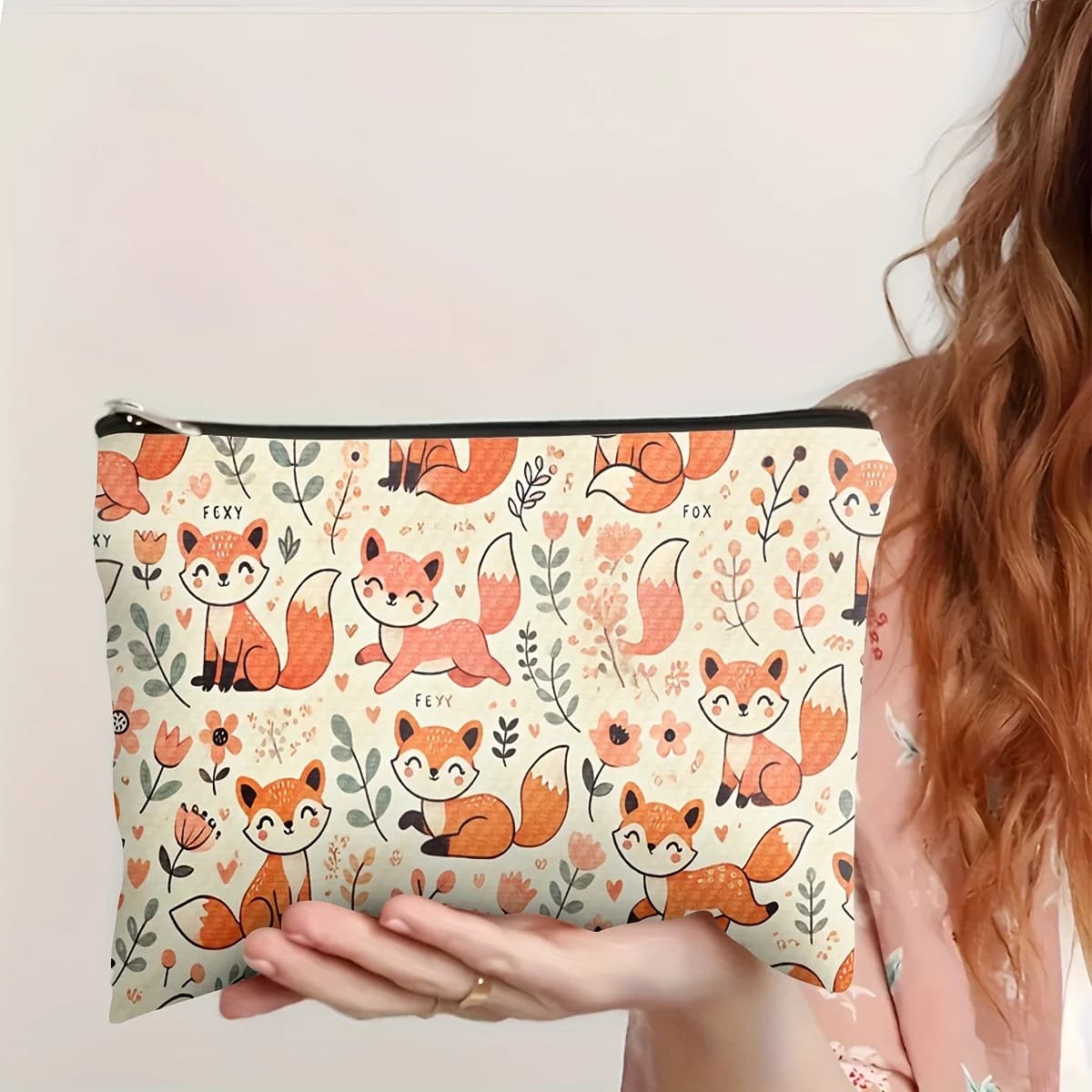 A nice make-up bag with foxes and flowers: a cute multifunctional zipper case, a bag to store jewelry, a small container with perfect travel zipper