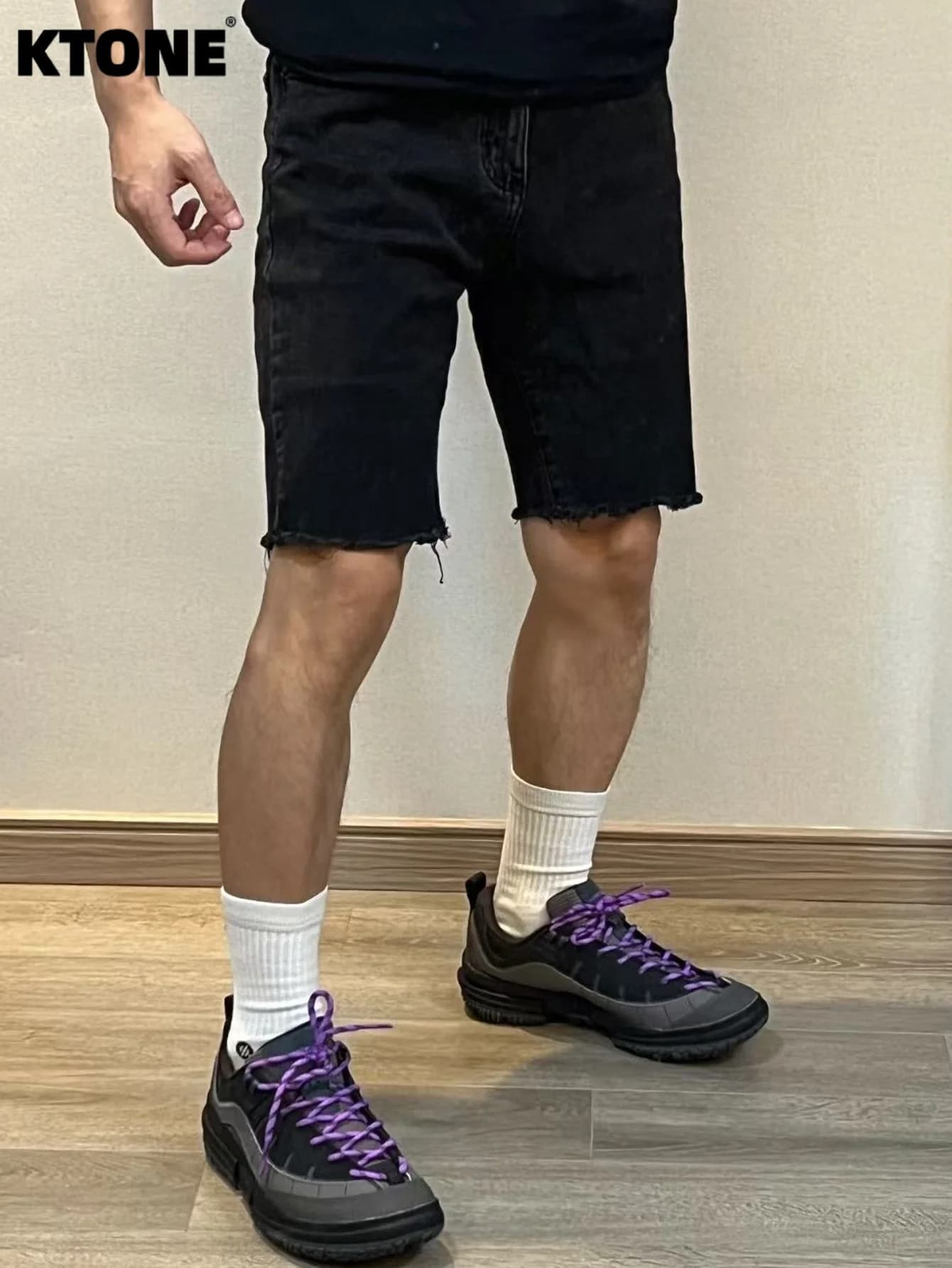Men's black denim shorts, skinny fit, original, high quality, for casual everyday use. No accessories or belt included.
