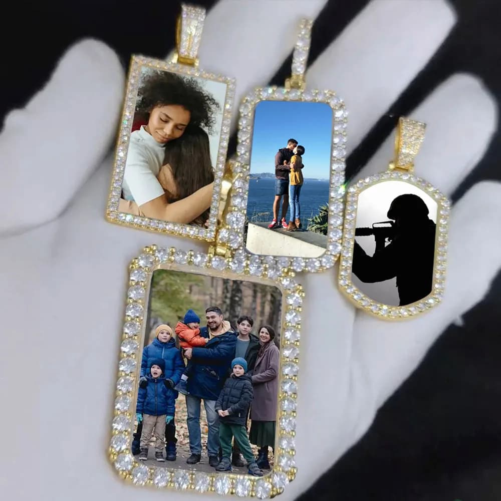 Ciondolo Portafoto Personalizzato Placcato Oro 18K, Collana con Medaglione per Foto di Famiglia e Persone Amate, Gioiello Scintillante