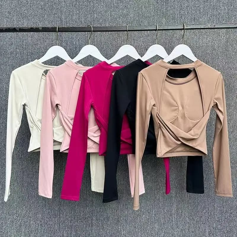 Sexy yoga top for women, breathable, with fixed cups, sports top for pilates, training and fitness, long sleeves