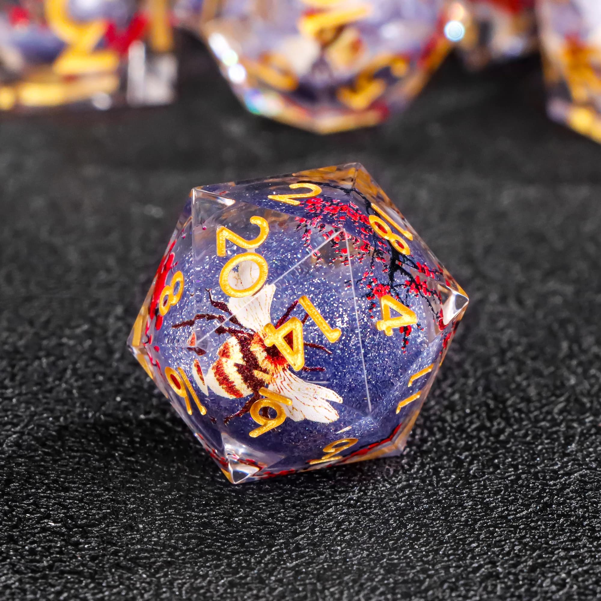 Ape con fiori di pruno Dadi Set di dadi con nucleo liquido, dadi poliedrici per regali DnD di Dungeons e Dragons, dadi in resina Dadi con bordo affilato