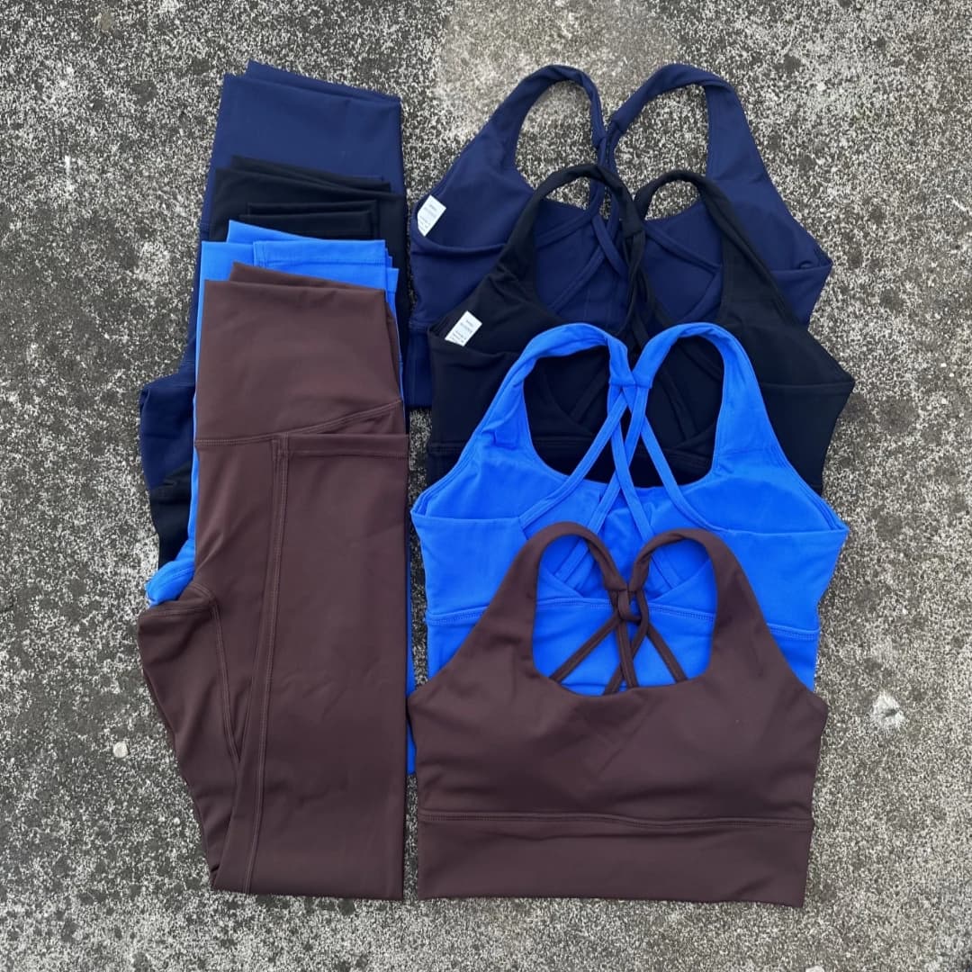 Set da yoga per palestra da donna in tinta unita Tracolla incrociata sul retro Reggiseno sportivo push up Leggings da yoga a vita alta 2 pezzi Abbigliamento sportivo da allenamento