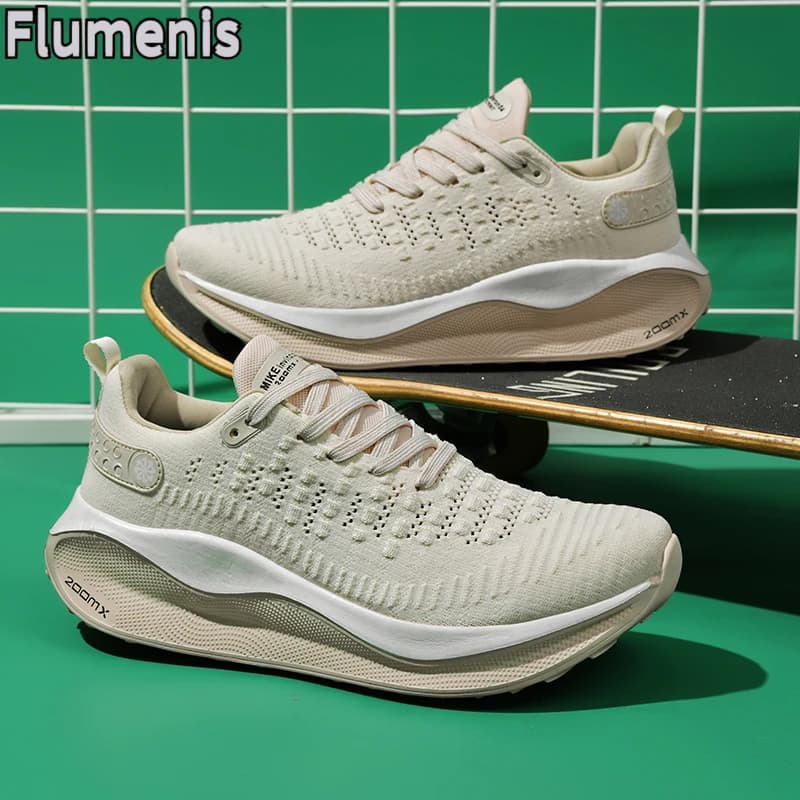 New men's running shoes, sports shoes and leisure, comfortable for jogging, fashionable for walking and training