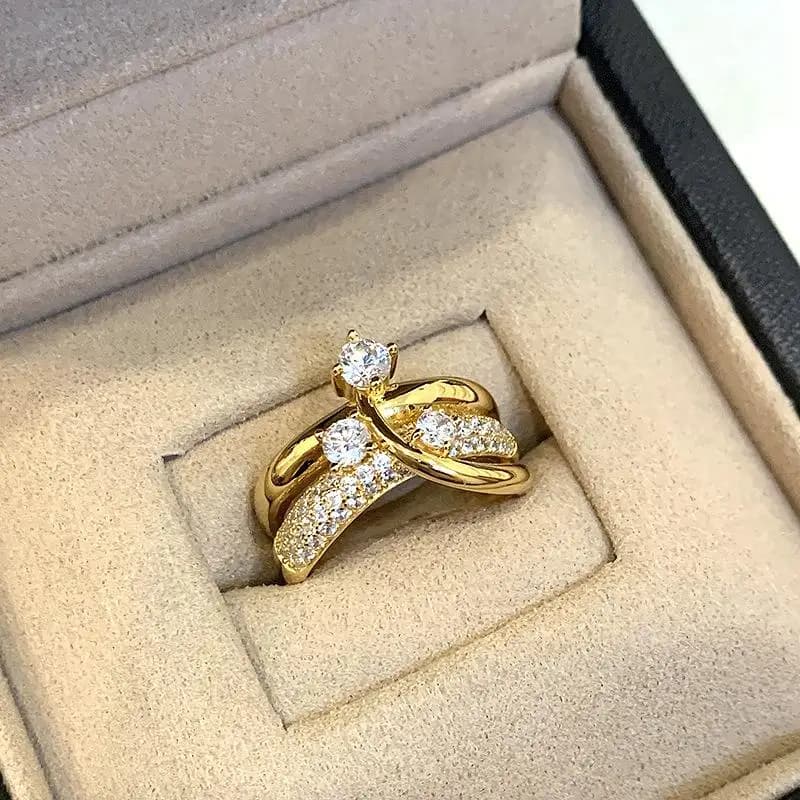 Anelli di diamanti pieni con corona scintillante per donna Moda leggera Lusso Vintage Squisito lucido Anelli di coppia Regalo di gioielli per banchetti