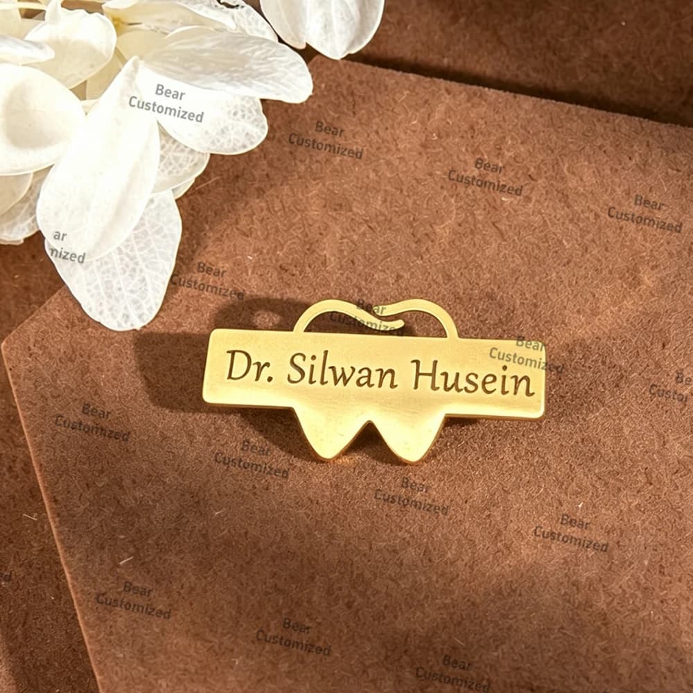 Spilla Personalizzata Incisa al Laser per Medici e Infermieri, Badge Identificativo Medico in Acciaio Inossidabile con Nome Personalizzato, Distintivo Professionale
