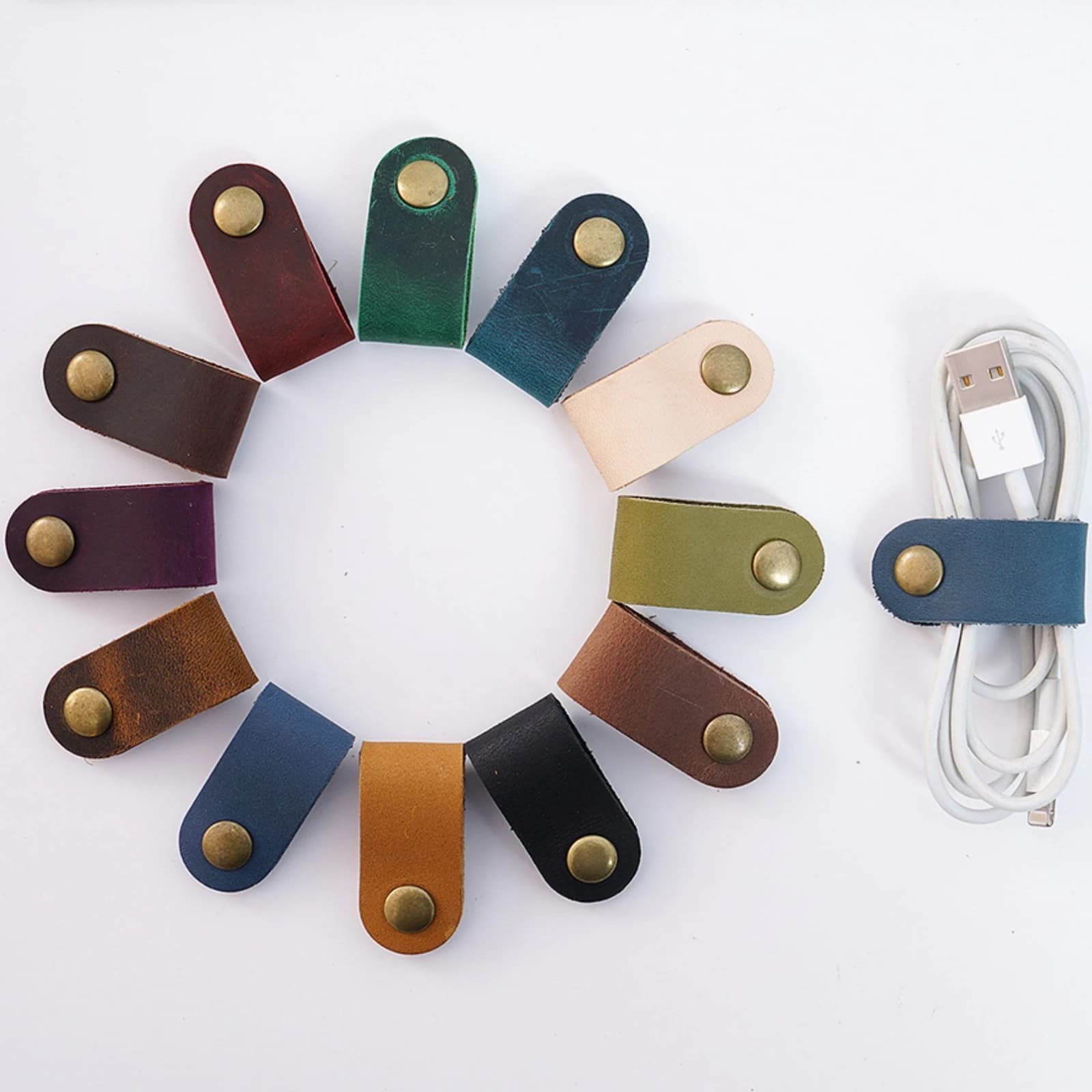 Organizzatore di cavi da 5 pezzi Organizzatore di cavi in pelle Supporto per cavo per auricolari portatile Avvolgitore Supporto USB Cinghie per cavi per scrivania ordinata