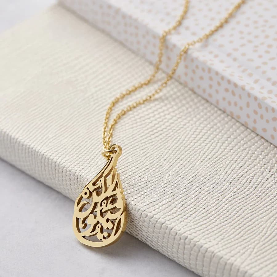 Collana con ciondolo calligrafico arabo in acciaio inossidabile per donna, gioiello islamico per l'Eid al-Fitr, regalo.