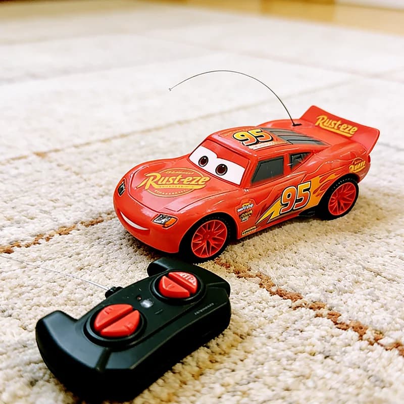 NUOVO Disney Pixar Cars 3 Auto Elettrica Giocattolo Lightning McQueen con Telecomando, Simulazione di Corse, Regalo di Compleanno per Bambini