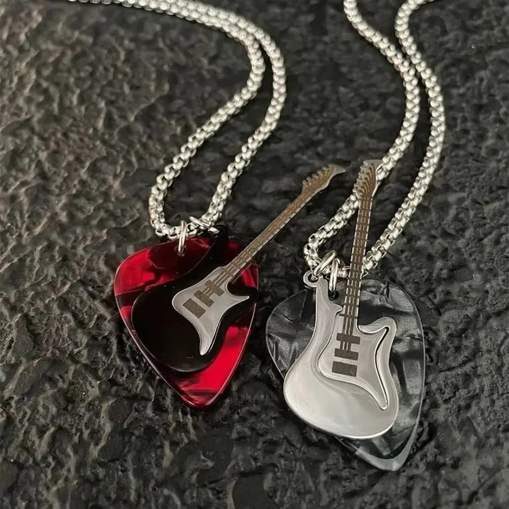 Collana con ciondolo plettro per chitarra hip-hop Collana in acciaio al titanio con catena per chitarra alla moda Girocollo Punk Coppia di catene per maglione per chitarra elettrica vintage