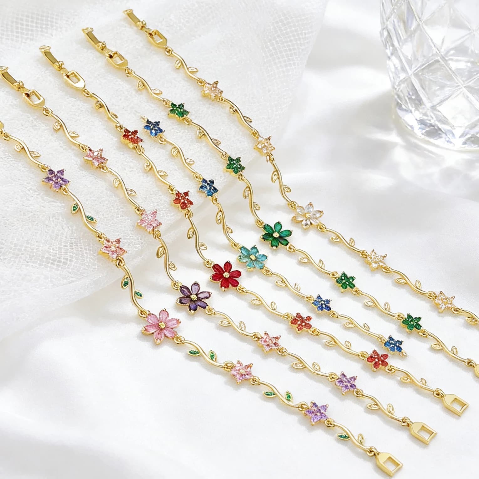 Bracciale di Lusso con Fiori di Cristallo Colorati per Donne, Placcato Oro con Zirconi, Catena Floreale, Gioiello Impilabile alla Moda, Regalo